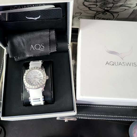 Aqua swiss watch brand new in the box - Picture 3 of 3